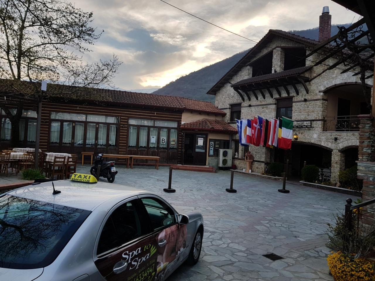 Hotel Παραδοσιακο Káto Loutrákion Exterior foto