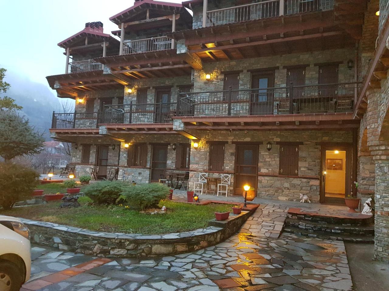 Hotel Παραδοσιακο Káto Loutrákion Exterior foto